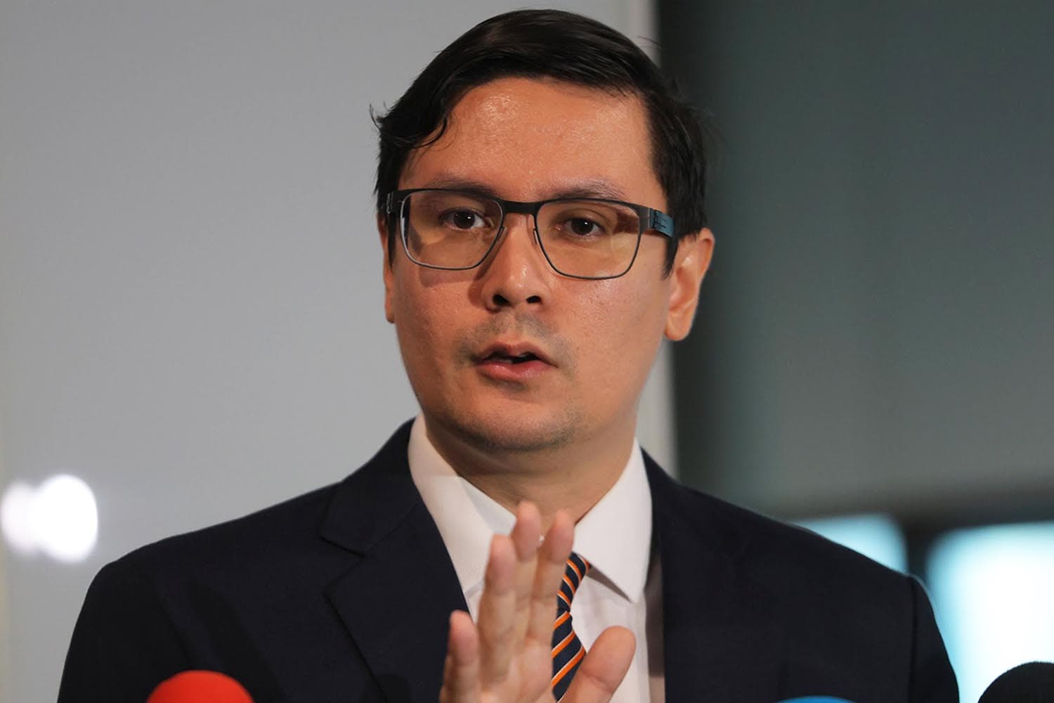 ‘โรม’ สงสัยรัฐบาลไร้หมายจับ ‘เบน สมิธ’ ชี้อายัดทรัพย์เครือข่ายสแกมเมอร์น้อยไป–ช้าไป