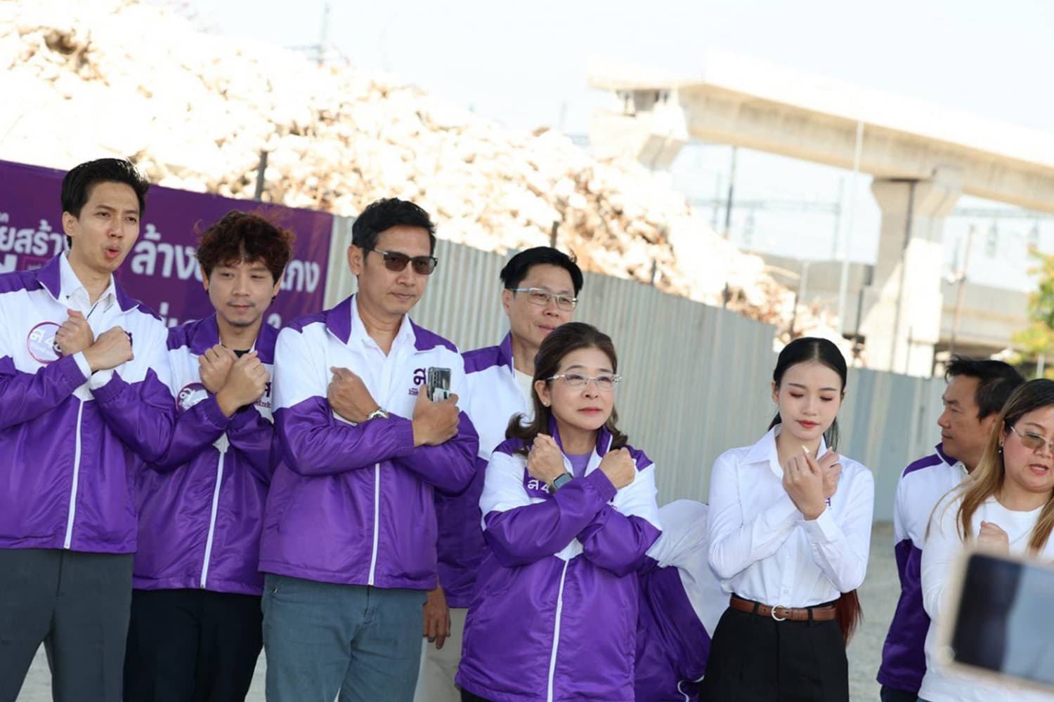 ‘สุดารัตน์’ ลุยพื้นที่ทิ้งซากตึก สตง.