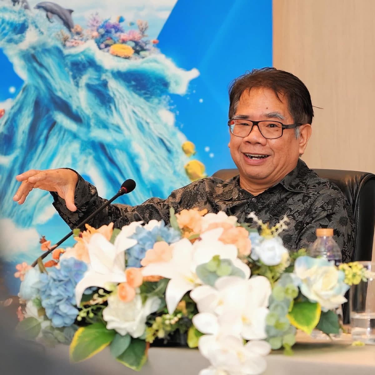 ผศ.ดร.ธรณ์ ธำรงนาวาสวัสดิ์ นักวิชาการด้านทะเลและสิ่งแวดล้อม และอาจารย์ประจำมหาวิทยาลัยเกษตรศาสตร์