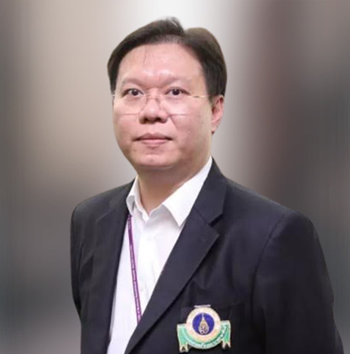 รศ.นท.ดร.นพ.สรยุทธ จากคณะแพทยศาสตร์โรงพยาบาลรามาธิบดี