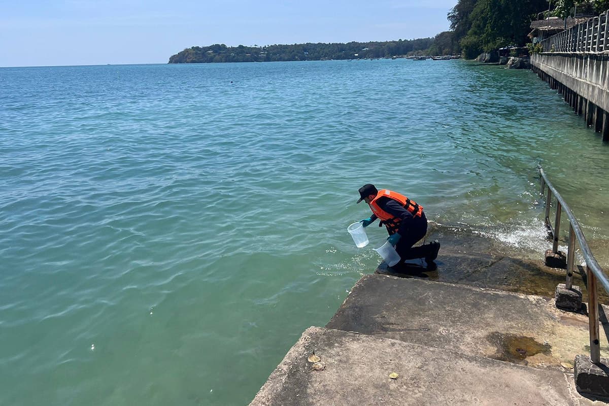 การตรวจสอบคุณภาพน้ำทะเลชายฝั่งเมื่อวันที่ 8 กุมภาพันธ์ 2569 เวลา 13.00 น. ในพื้นที่หาดราไวย์