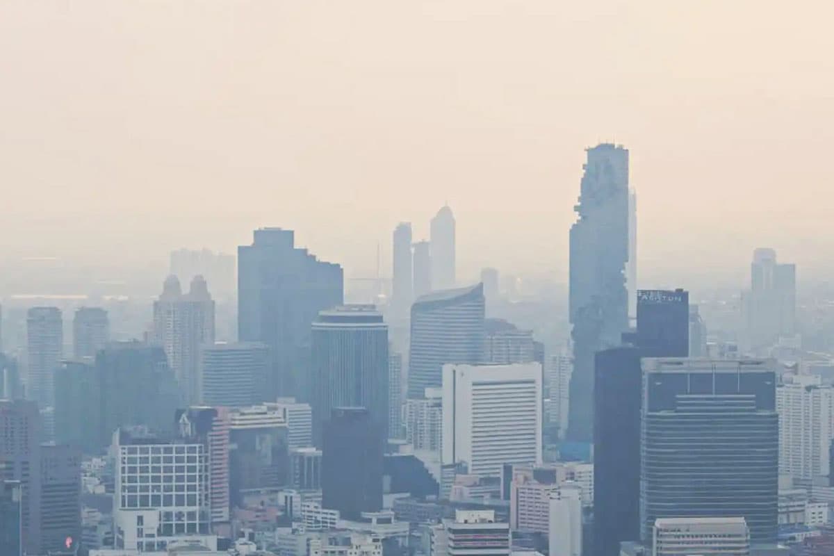 กรุงเทพมหานคร เผชิญปัญหา PM2.5 จากการจราจรที่หนาแน่น การเผาในที่โล่งในชานเมือง รวมถึงโครงการก่อสร้างขนาดใหญ่