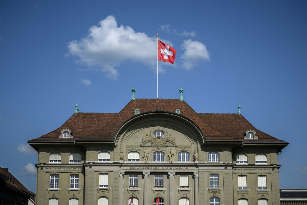 swiss-national-bank-holds-rate-zero-franc-pressure-3.jpeg