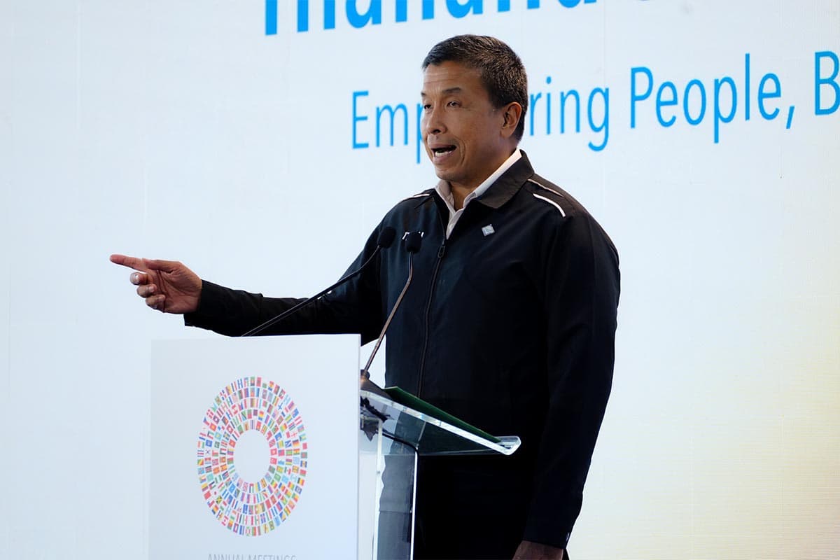 ชัชชาติ สิทธิพันธุ์ ผู้ว่าราชการกรุงเทพมหานคร