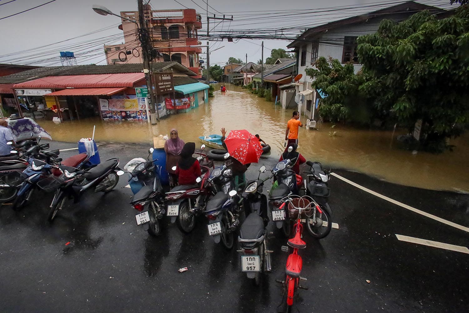 เริ่มคลี่คลาย! ไทย-อินโดนีเซียปฏิบัติการบิ๊กคลีนนิงหลังน้ำท่วมใหญ่