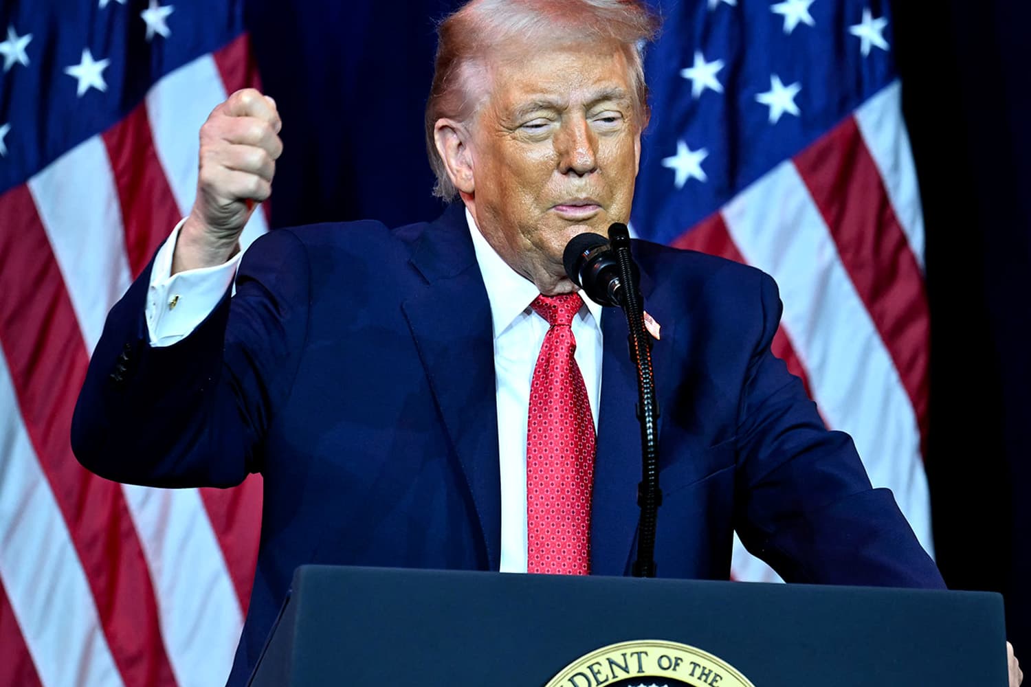 ทรัมป์เล็งแจกเงินให้คนกรีนแลนด์สูงสุดคนละ 3 ล้าน หวังซื้อใจให้แยกตัวออกจากเดนมาร์ก