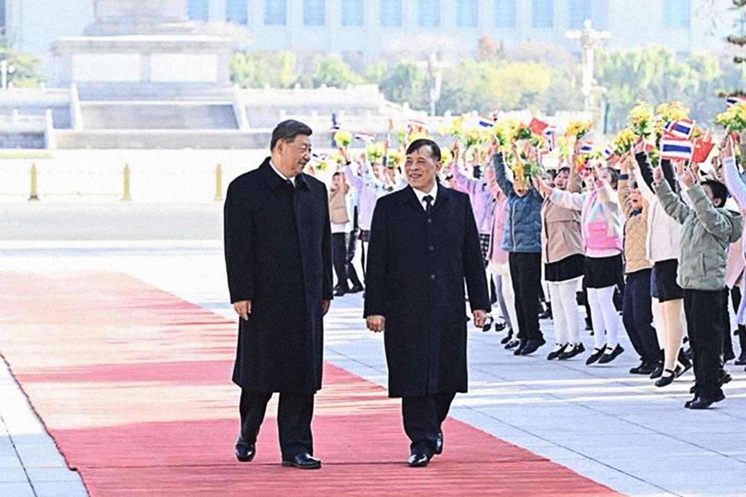 สี จิ้นผิง เข้าพบพระบาทสมเด็จพระเจ้าอยู่หัว หนุนสร้างประชาคมจีน-ไทยที่มีอนาคตร่วมกัน