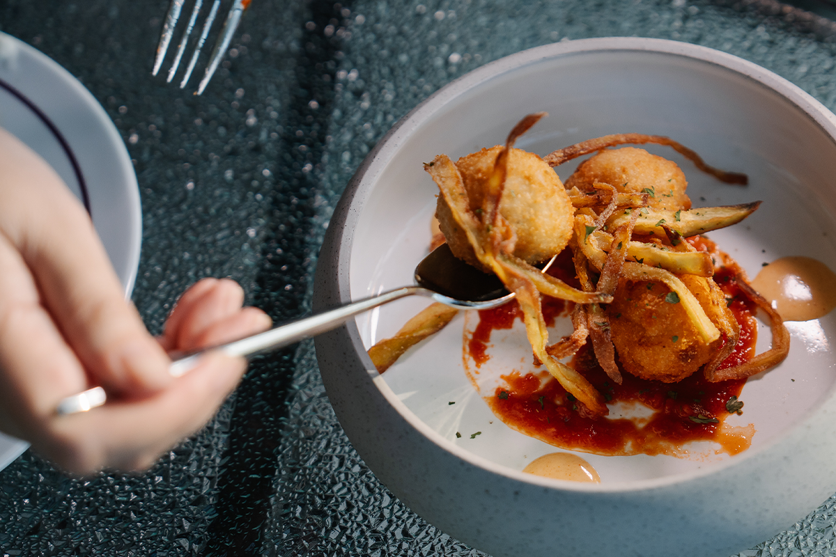 PhotoStory-Sicilian Arancini with Bolognese ragout, zucchini and smoked mozzarella and mixed seafood