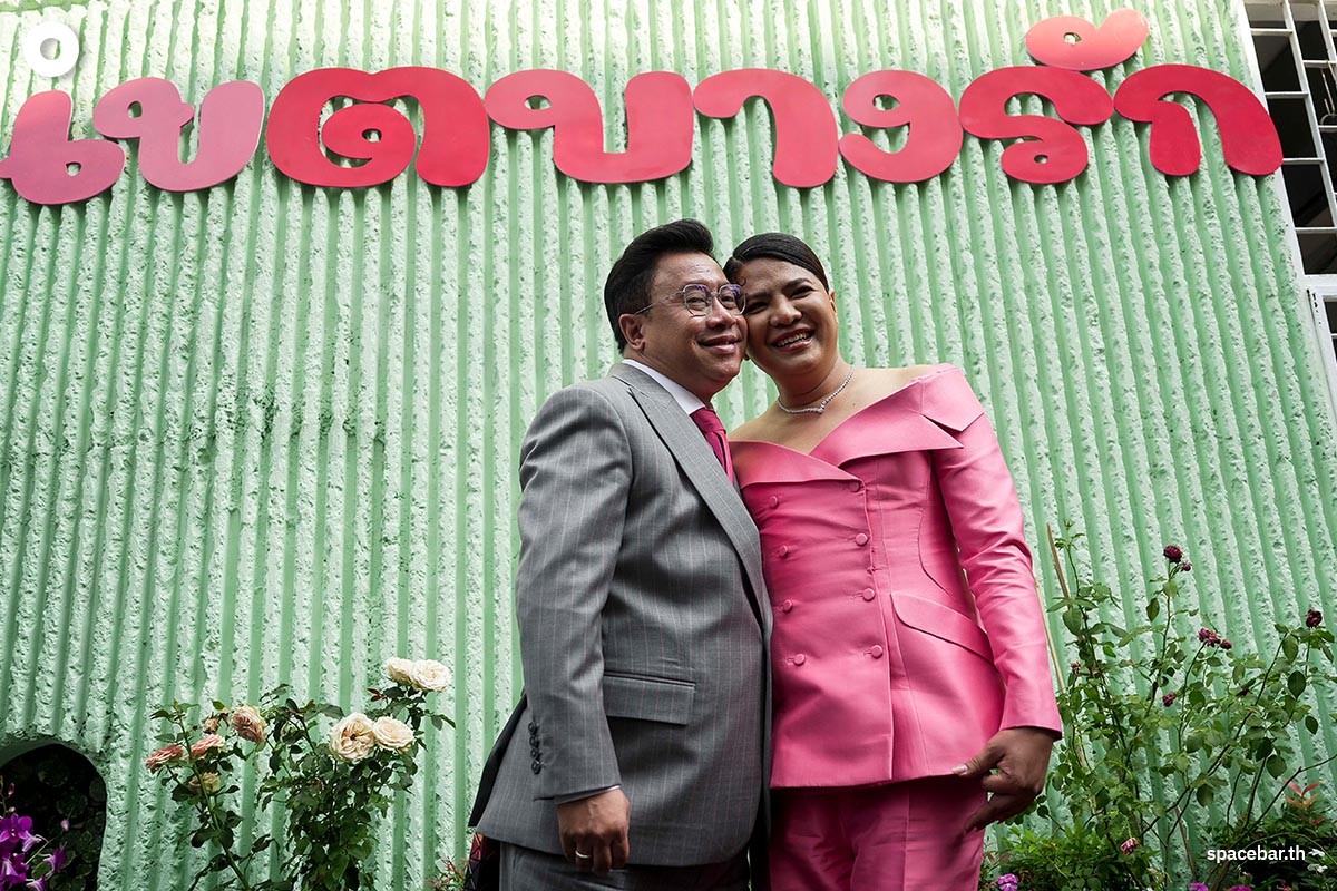 Jakrapob_Penkair_Supraipon_Chuaychoo_registered_marriage_certificate_Bang_Rak_District_SPACEBAR_Photo02_ad343a2c3b.jpg