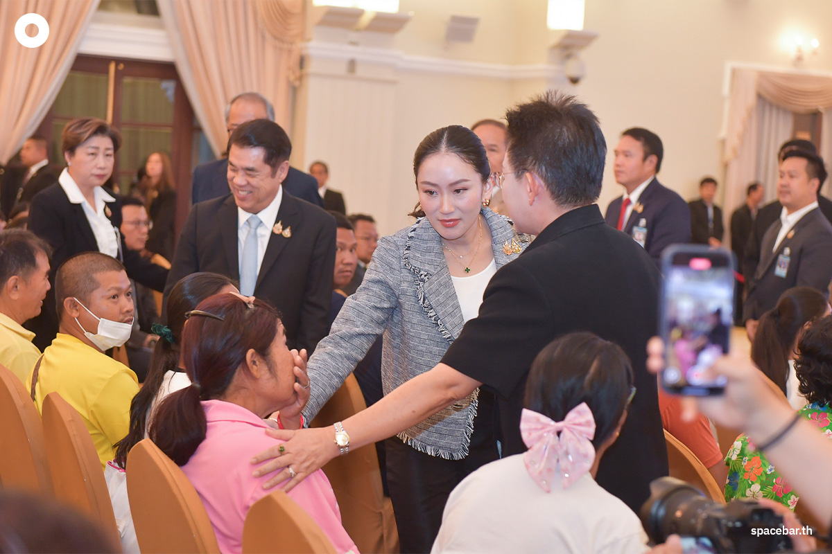PM-gives-compensation-to-heirs-of-earthquake-victims-SPACEBAR-Photo01.jpg