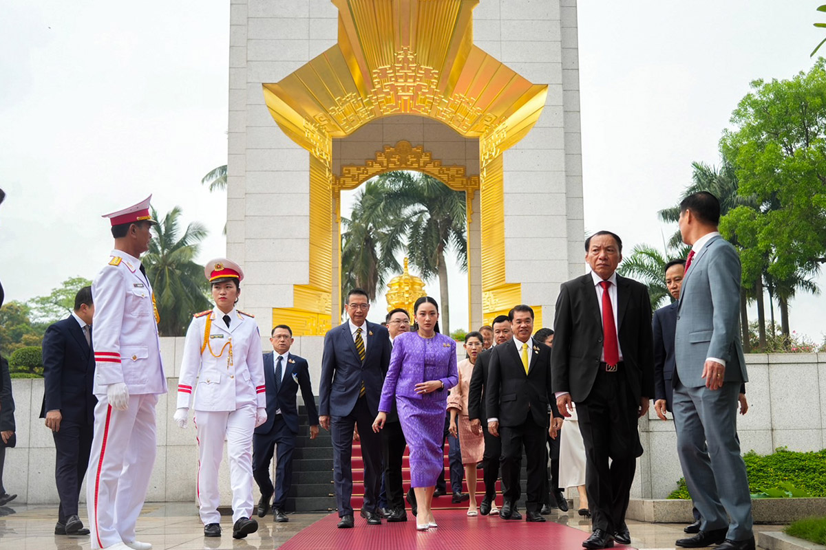 PM-lays-wreath-at-Bac-Son-Monument-and-Ho-Chi-Minh-Mausoleum-SPACEBAR-Photo01.jpg