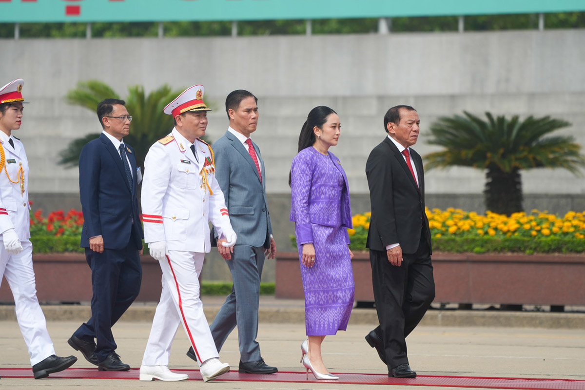 PM-lays-wreath-at-Bac-Son-Monument-and-Ho-Chi-Minh-Mausoleum-SPACEBAR-Photo03.jpg