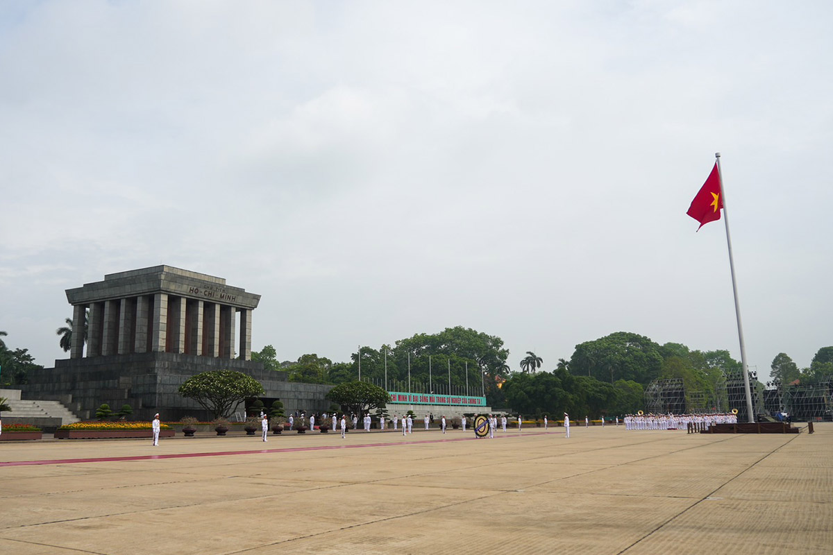 PM-lays-wreath-at-Bac-Son-Monument-and-Ho-Chi-Minh-Mausoleum-SPACEBAR-Photo04.jpg