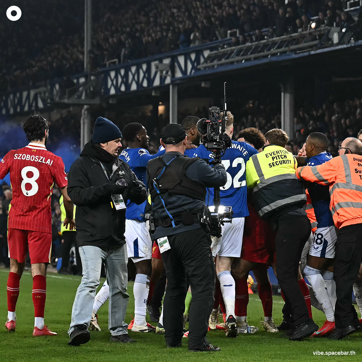 Photo_story_Merseyside_Derby_3_SPACEBAR_Photo_SQ_03_fca9a468fc.jpg