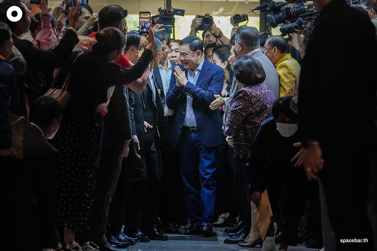 Thaksin_Comeback_Pheuthai_Party_SPACEBAR_Photo01_450620428c.jpg