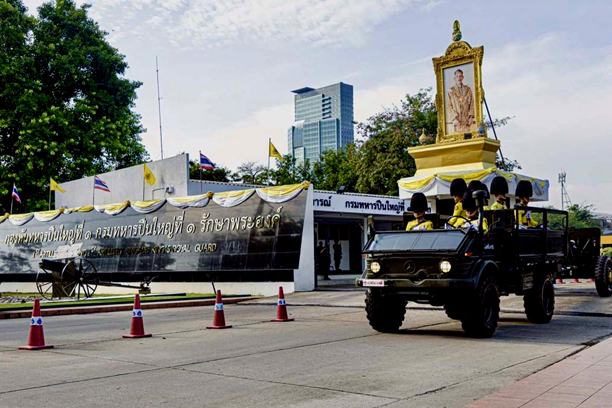 The_armed_forces_fired_a_21_gun_royal_salute_to_honor_His_Majesty_the_King_SPACEBAR_Photo01_39a80fc226.jpg