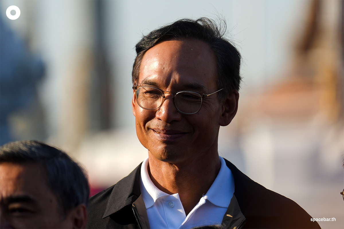 PhotoStory-พรรคประชาธิปัตย์นำผู้สมัคร สส.กทม. 33 เขต สักการะศาลหลักเมือง