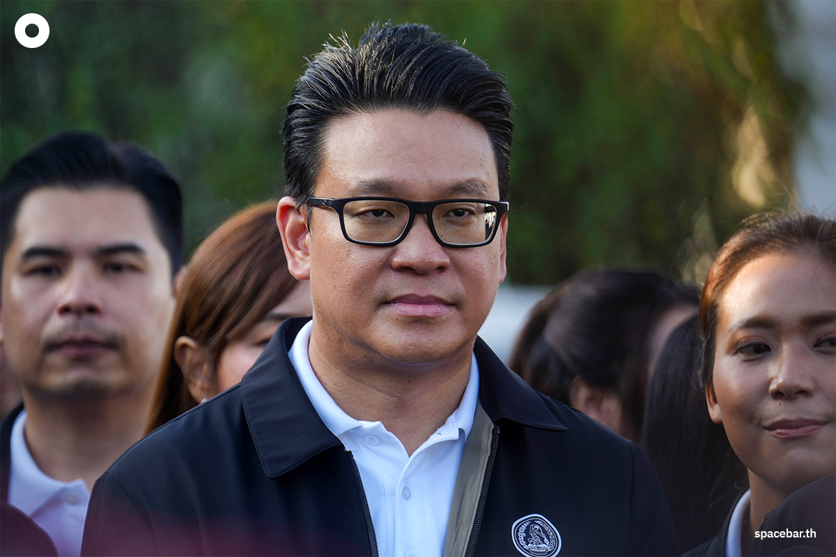 PhotoStory-พรรคประชาธิปัตย์นำผู้สมัคร สส.กทม. 33 เขต สักการะศาลหลักเมือง