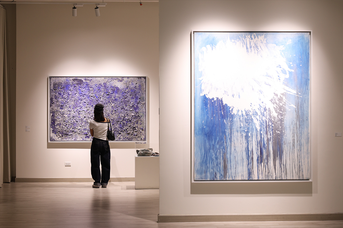 PhotoStory-นิทรรศการ “Between Earth and Light – ระหว่างผืนดินและแสงสว่าง”