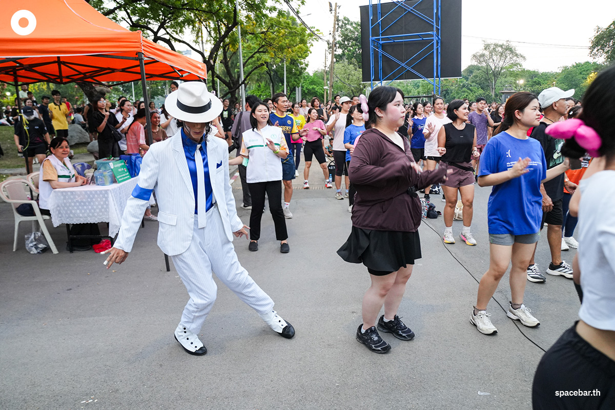PhotoStory-บรรยากาศกิจกรรมเต้นแอโรบิก ณ สวนลุมพินี
