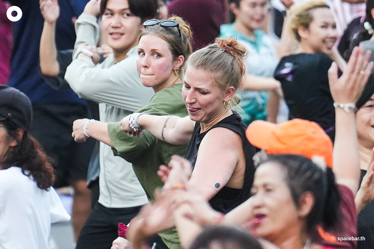 PhotoStory-บรรยากาศกิจกรรมเต้นแอโรบิก ณ สวนลุมพินี