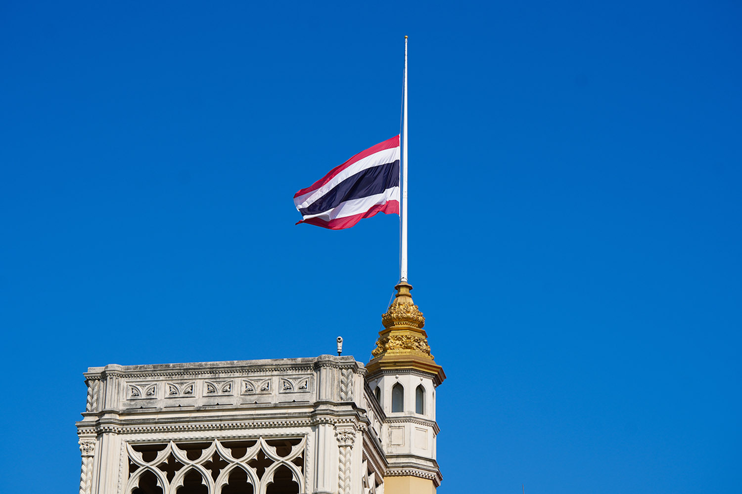 lower_flags_to_half_mast_for_3_days_to_mourn_the_passing_of_Pope_Francis_SPACEBAR_Hero_fb981621b0.jpg