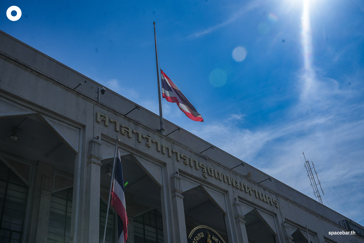 lower_flags_to_half_mast_for_3_days_to_mourn_the_passing_of_Pope_Francis_SPACEBAR_Photo03_19b6c69d33.jpg