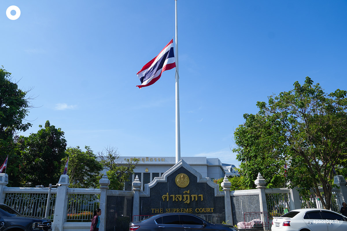 lower_flags_to_half_mast_for_3_days_to_mourn_the_passing_of_Pope_Francis_SPACEBAR_Photo04_d2c7e13a11.jpg