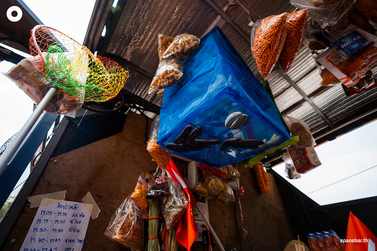 PhotoStory-บรรยากาศปราศรัยใหญ่โค้งสุดท้ายของ ‘พรรคประชาชน’ ณ อาคารกีฬาเวสน์ 1 ศูนย์กีฬาไทย-ญี่ปุ่น ดินแดง