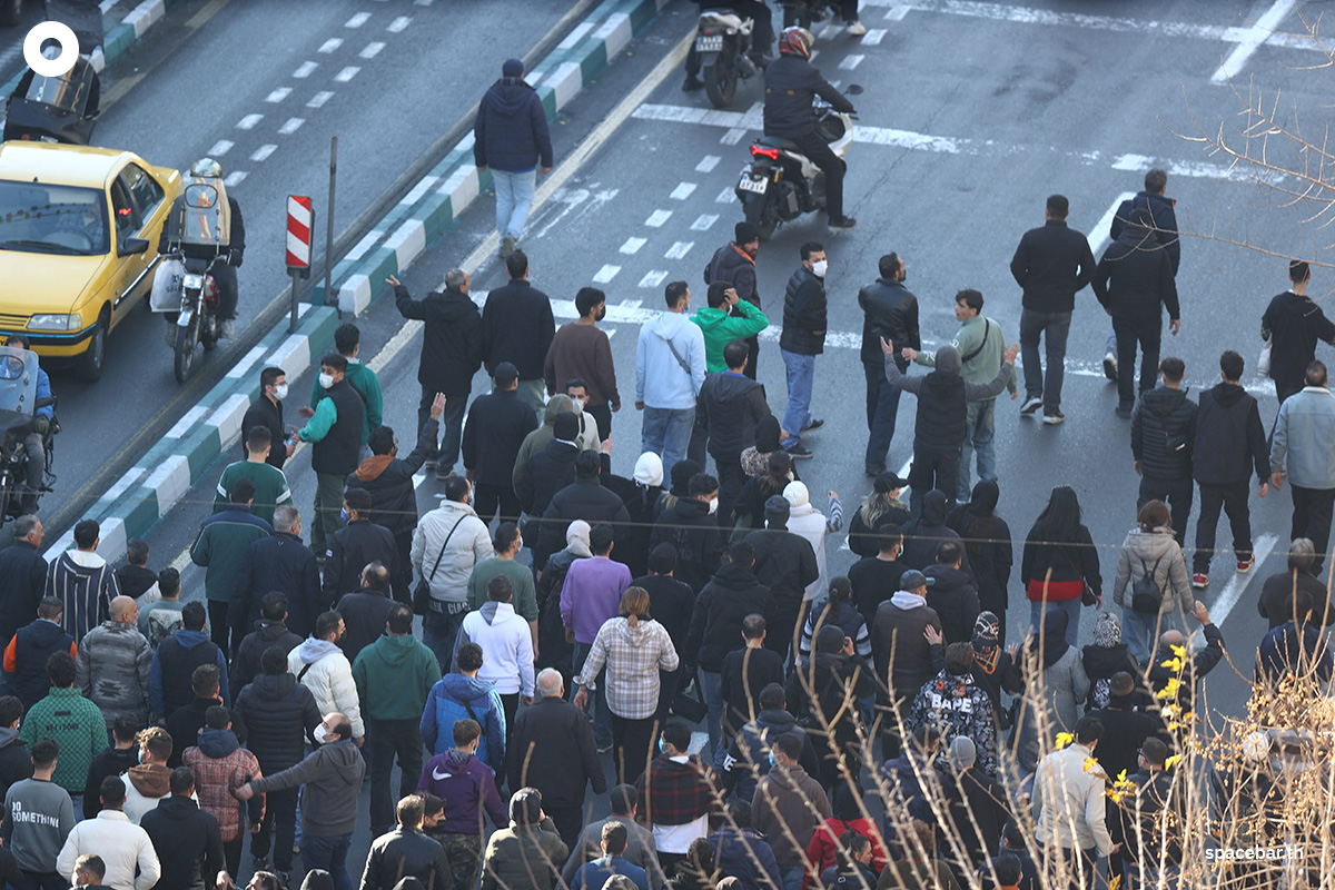 PhotoStory- บรรดาเจ้าของร้านและพ่อค้าแม่ค้าออกมาประท้วงบนท้องถนนในกรุงเตหะรานเมื่อวันที่ 29 ธันวาคม 2025 เพื่อต่อต้านสภาพเศรษฐกิจและค่าเงินของอิหร่านที่กำลังตกต่ำ (Photo by HANDOUT / FARS NEWS AGENCY / AFP)
