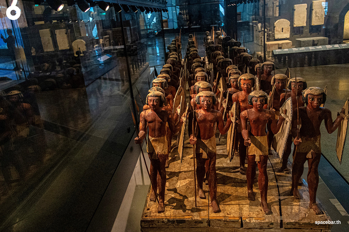 PhotoStory-นักท่องเที่ยวเยี่ยมชมพิพิธภัณฑ์ Grand Egyptian Museum ในเมืองกิซ่า ชานกรุงไคโร (Photo by KHALED DESOUKI / AFP)