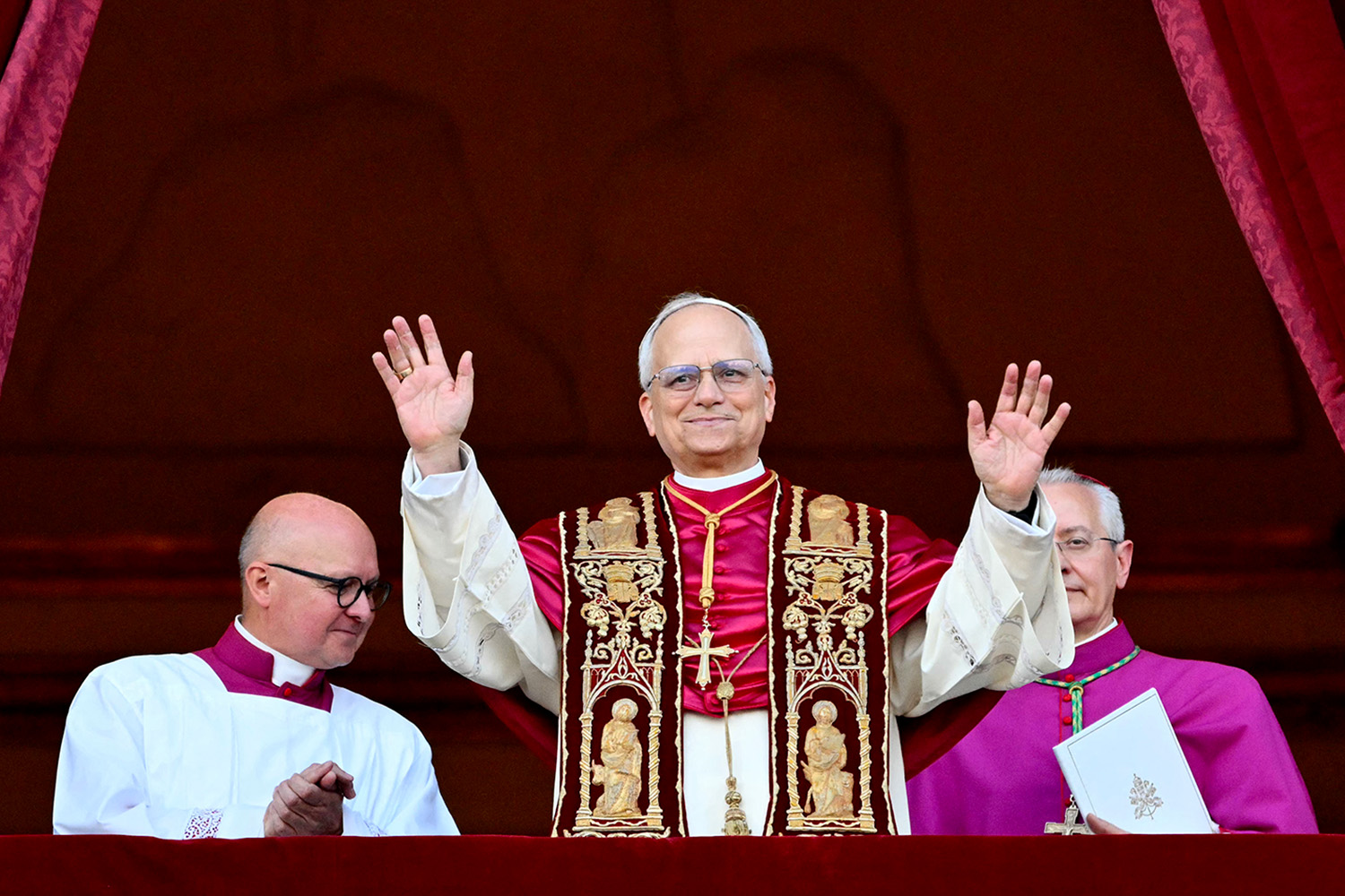 photo-story-first-american-pope-address-the-world-SPACEBAR-Hero.jpg