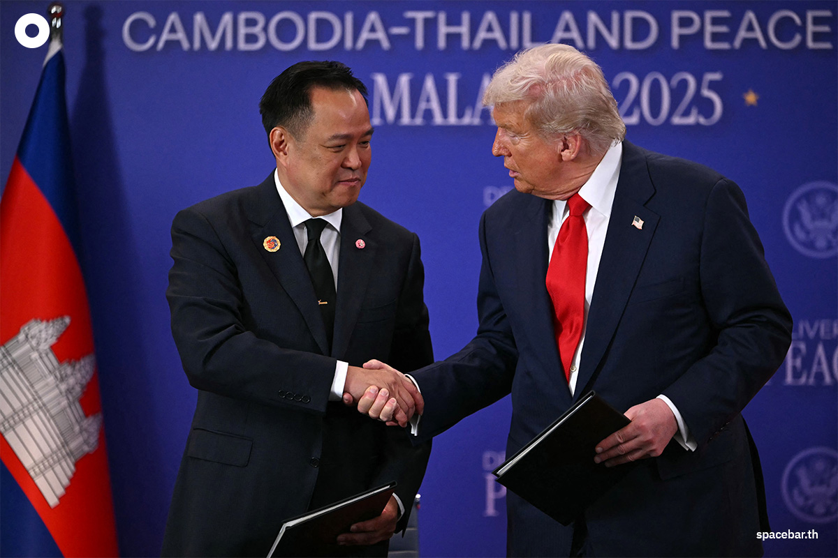 นายกฯ อนุทิน ชาญวีรกูล ของไทย จับมือกับประธานาธิบดีโดนัลด์์ ทรัมป์ ของสหรัฐฯ Photo by ANDREW CABALLERO-REYNOLDS / AFP