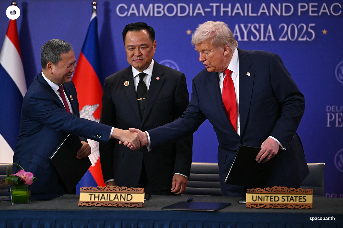 PhotoStory-นายกฯ ฮุน มาเนต ของกัมพูชาจับมือกับประธานาธิบดีโดนัลด์ ทรัมป์ ของสหรัฐฯ Photo by ANDREW CABALLERO-REYNOLDS / AFP