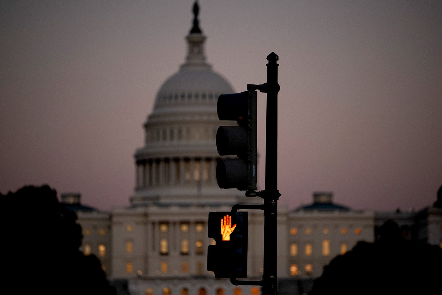 PhotoStory-   อาคารรัฐสภาสหรัฐฯ ในกรุงวอชิงตัน ดี.ซี. เมื่อวันที่ 1 ตุลาคม 2025 ซึ่งเป็นวันแรกของการหยุดทำงานของรัฐบาลกลางสหรัฐฯ (Photo by ANDREW CABALLERO-REYNOLDS / AFP) 